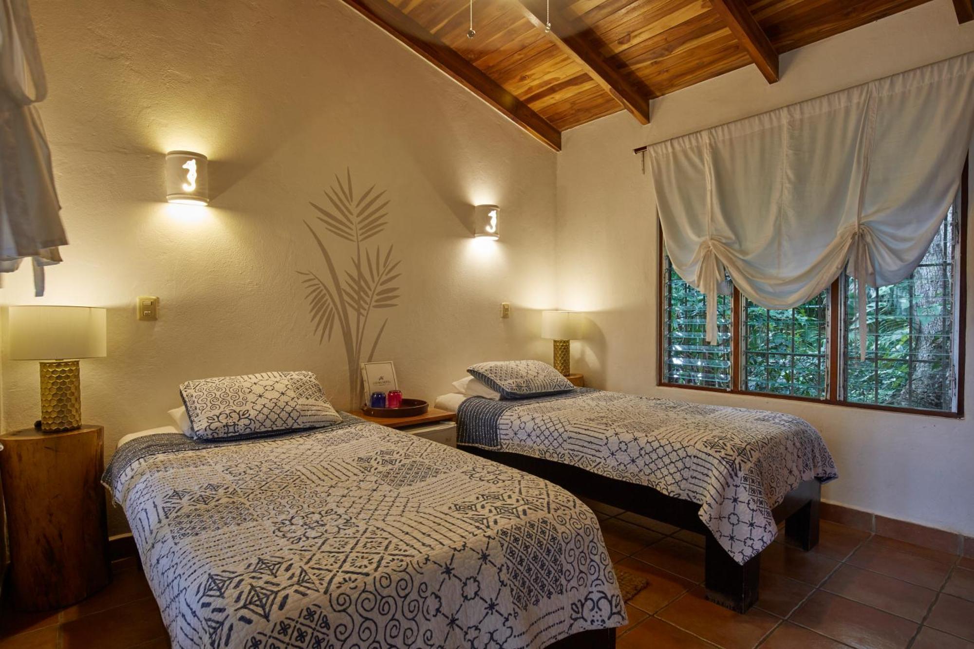 נוסארה Living Hotel חדר תמונה