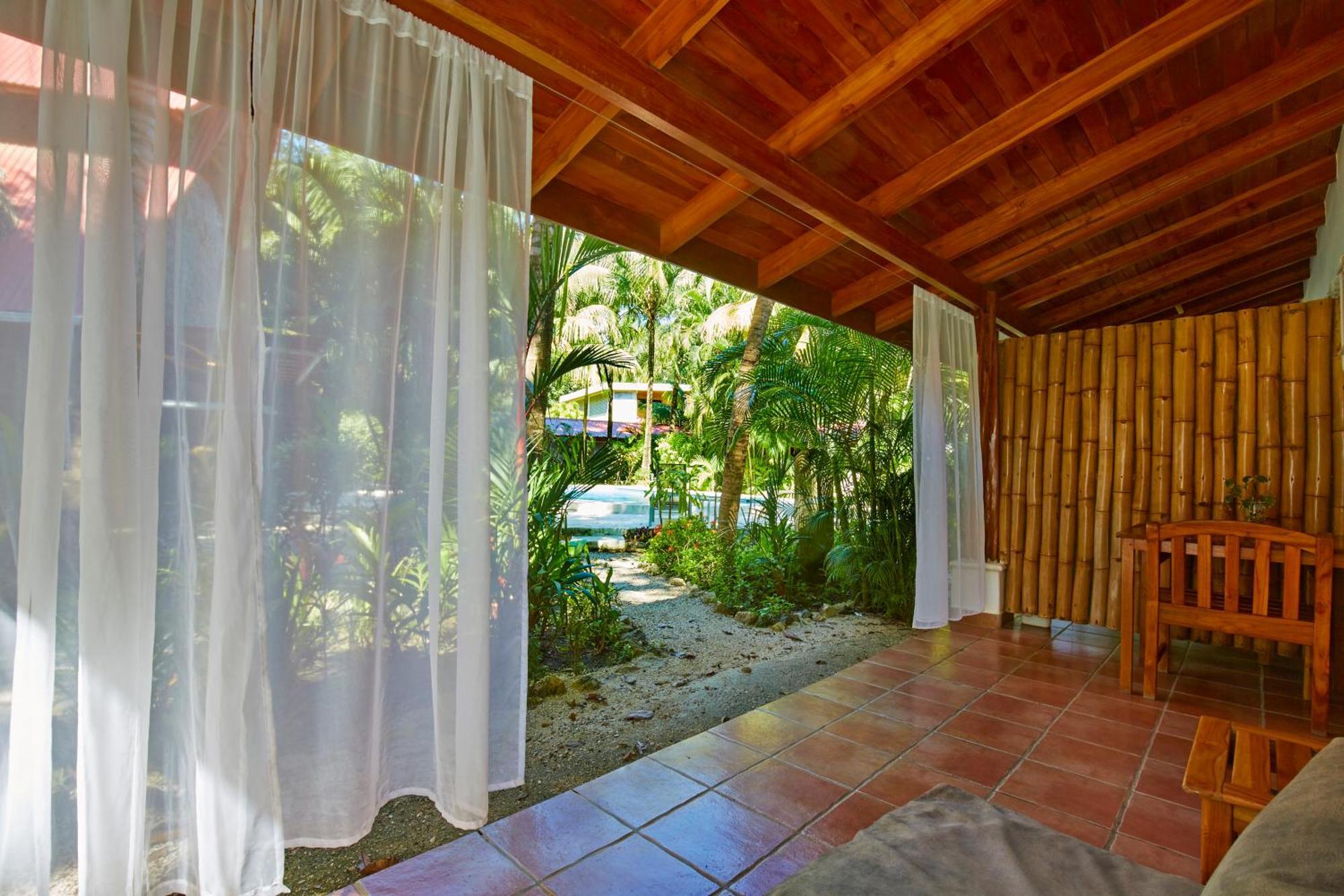 נוסארה Living Hotel חדר תמונה
